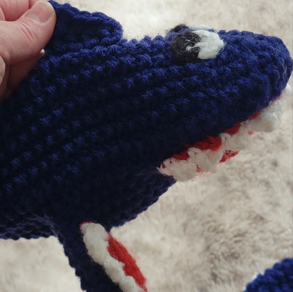 🦈 Shark Knit Mittens